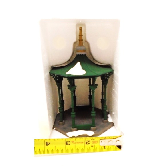 Heritage Village Collection Dept. 56 "Town Square Gazebo" #5513-1 - Picture 9 of 11